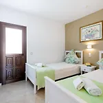 Floritas 23 Terrace And Swimming Pool * 플라야데라스아메리카스